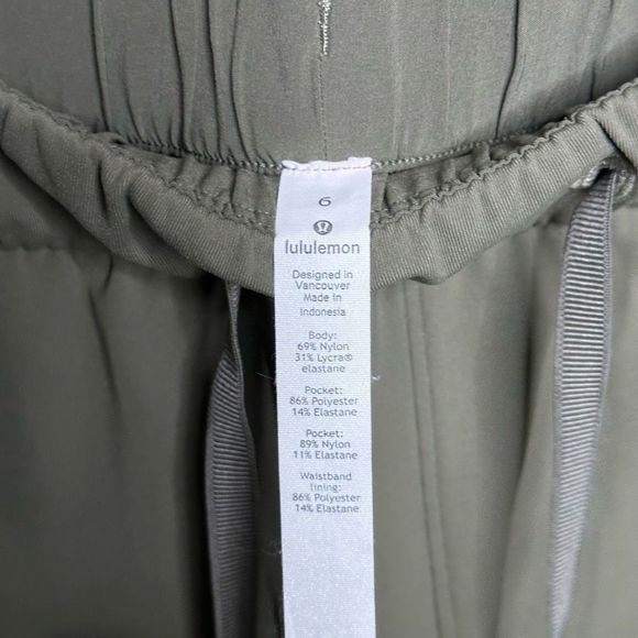 Lululemon On The Fly Shorts 6 - Picture 3 of 3
